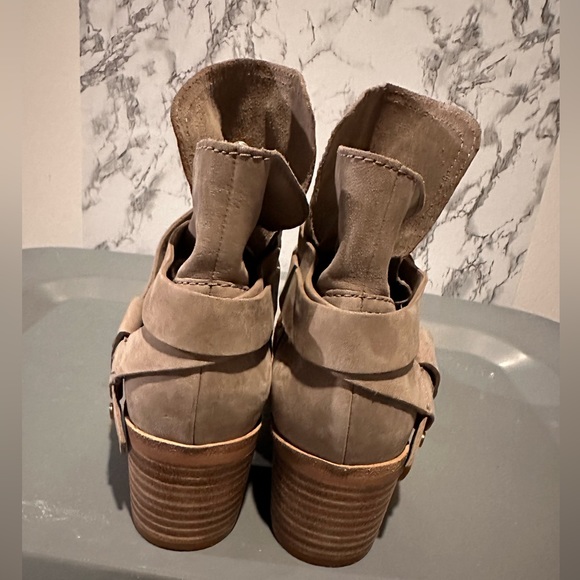 Womens UGG Australia Tan Ankle Boots Size 7.5 US - Picture 5 of 6